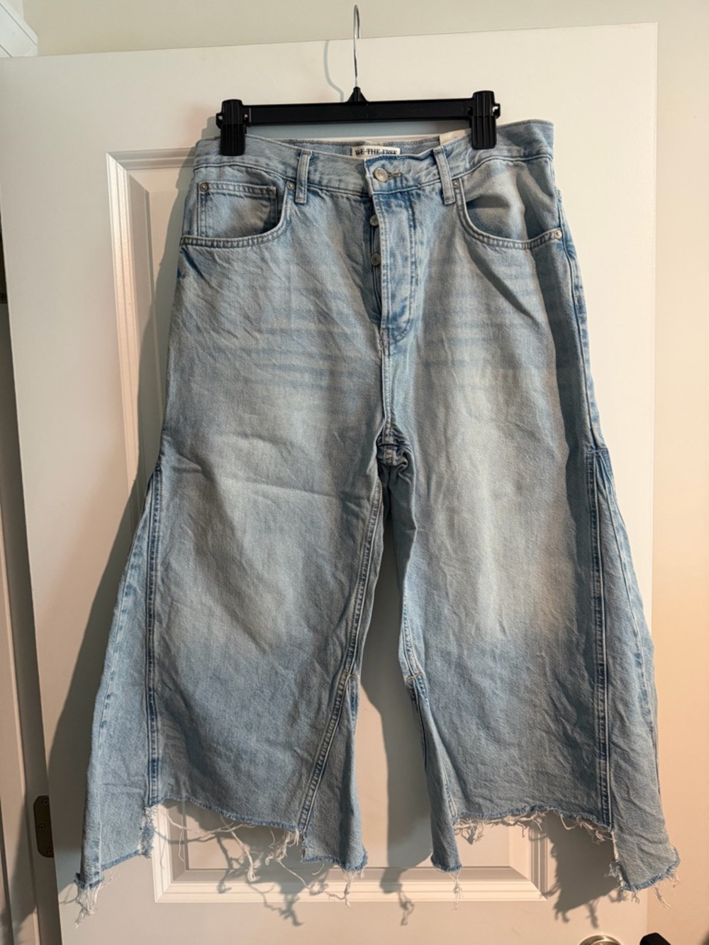 Light Wash Distressed Ripple Wide Leg Crop 🔥 Size 30